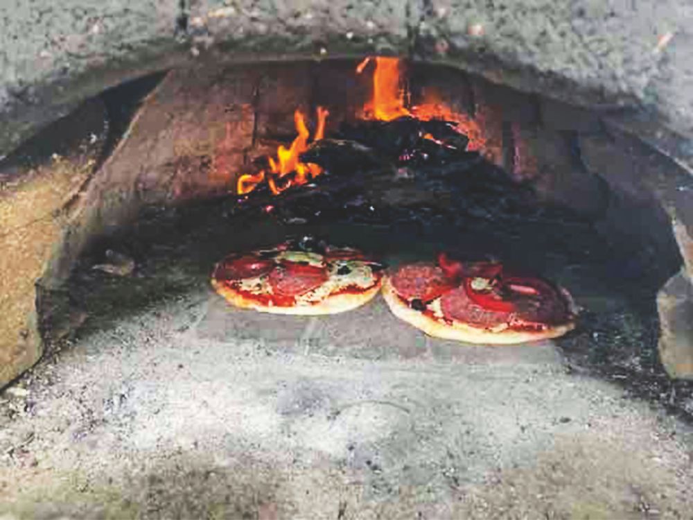 Pizzas at Smokehouse Bay. // Photo credit: Michelle Schultz / Roger Mills