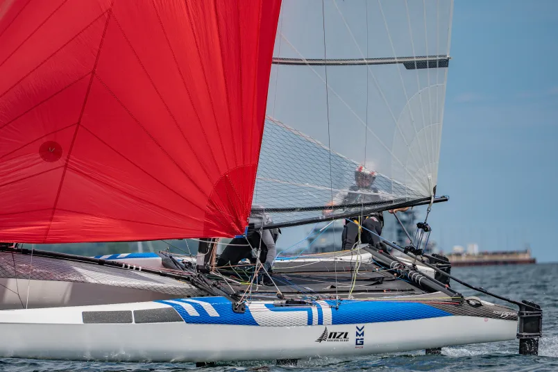2026 49er, 49erFX and Nacra 17 European Championships, Day 4: World champions Seb Menzies and George Lee Rush seize lead as New Zealand crews dominate men's skiff fleet