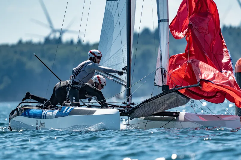 2026 49er, 49erFX and Nacra 17 European Championships, Day 5: Seb Menzies and George Lee Rush hold nerve to lead New Zealand charge into medal series