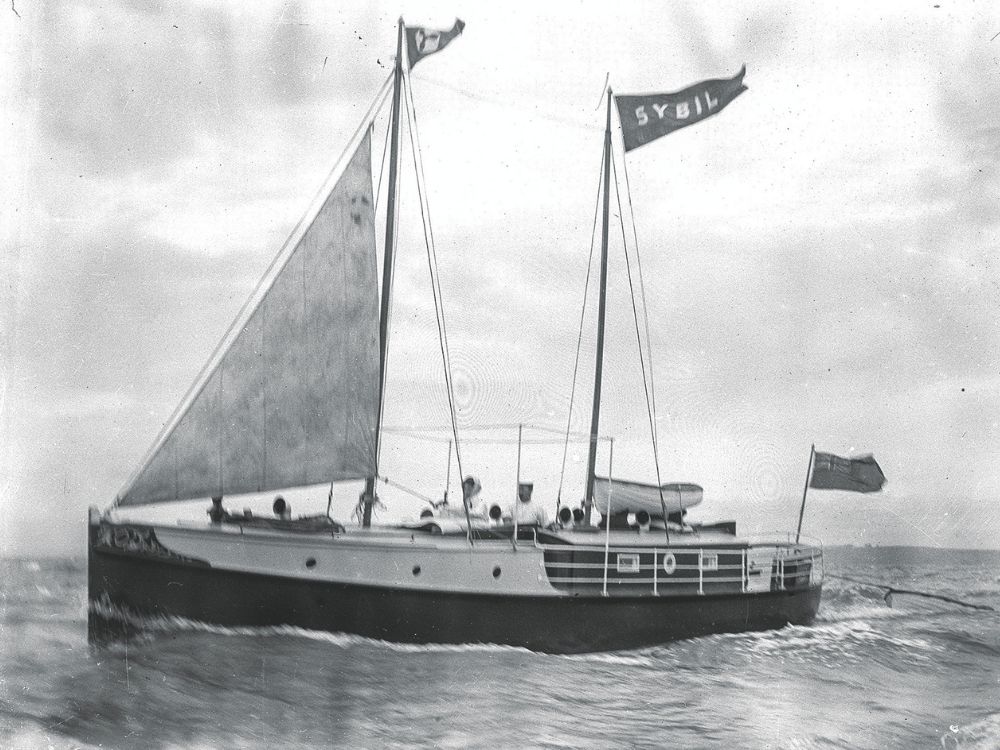 Sybil, W.R. Twigg’s big two-cabin launch of 1911 by Bailey & Lowe.