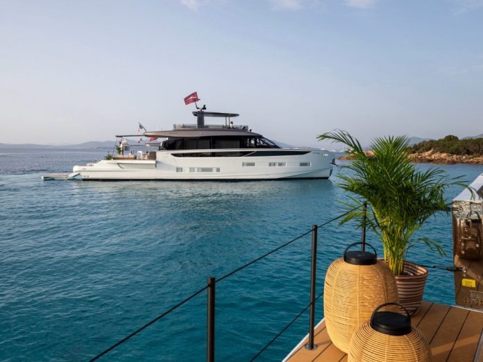 Azimut Seadeck 9 // Photo courtesy: Azimut