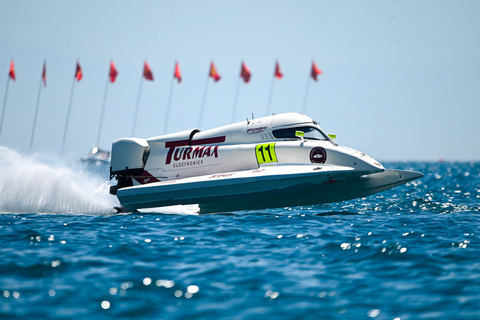 Jonas andersson and shaun torrente each convincingly win their sprint race