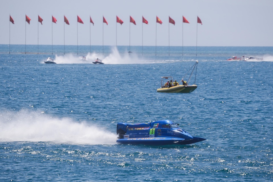 Jonas andersson dominates qualifying to claim pole position for grand prix