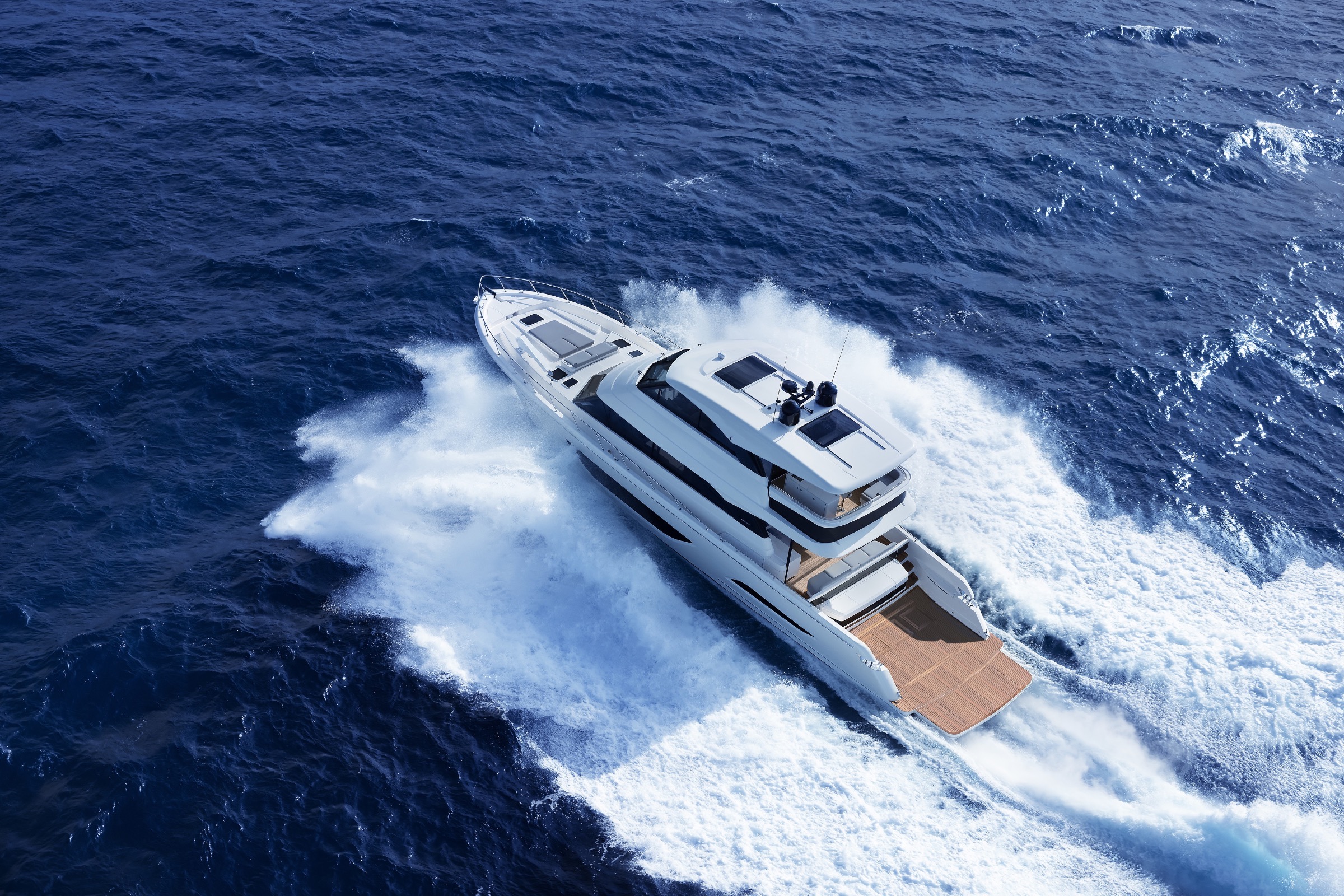 Lamination | The Art, Precision and Craftsmanship Behind Every Maritimo Hull