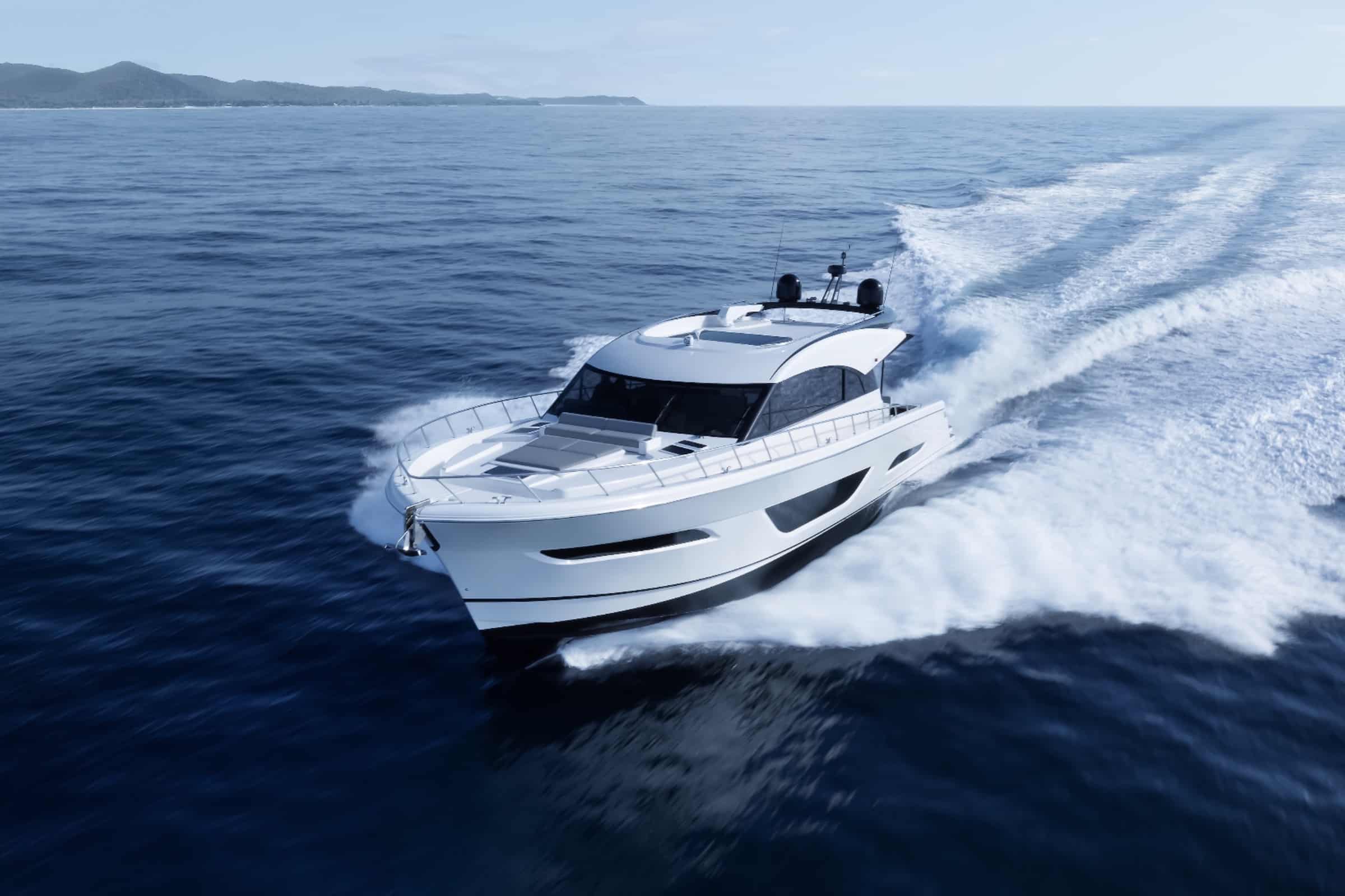Lamination | The Art, Precision and Craftsmanship Behind Every Maritimo Hull