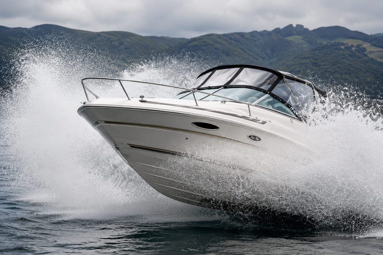 Early 2000s Sea Ray 235 Express Cruiser // Supplied