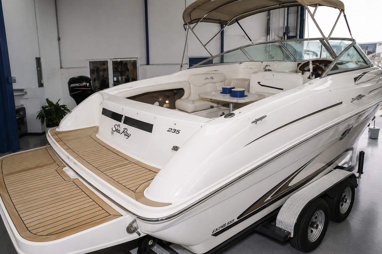 Early 2000s Sea Ray 235 Express Cruiser // Supplied
