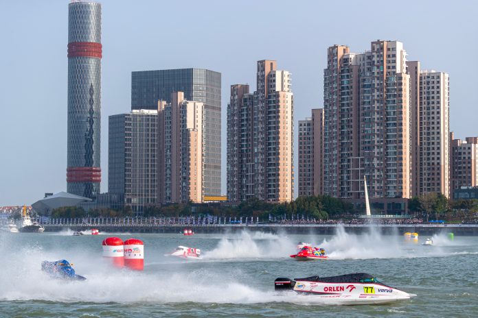 Photo credit: Mike Magnin / F1H2O