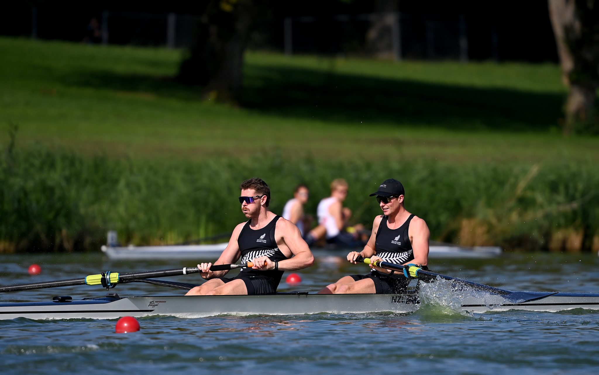 Kiwi pair take another step in defence of world title