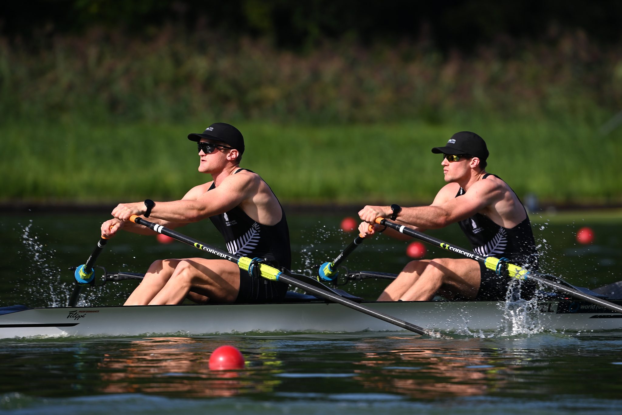 Kiwi pair take another step in defence of world title