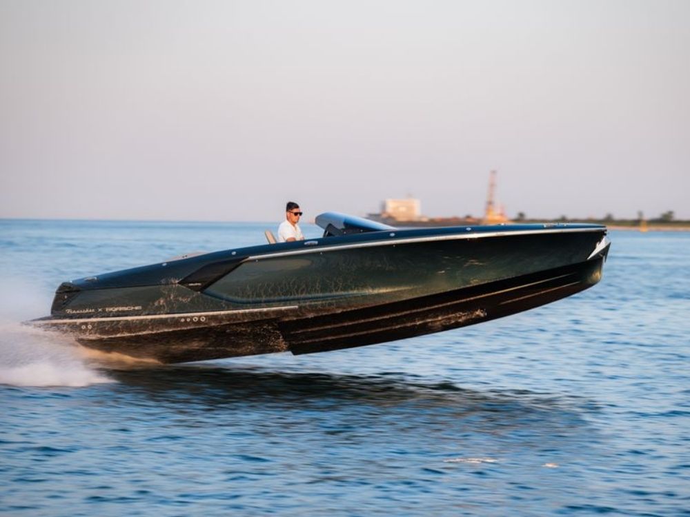 Frauscher x Porsche 790 Spectre. // Photo courtesy Cannes Yachting Festival.