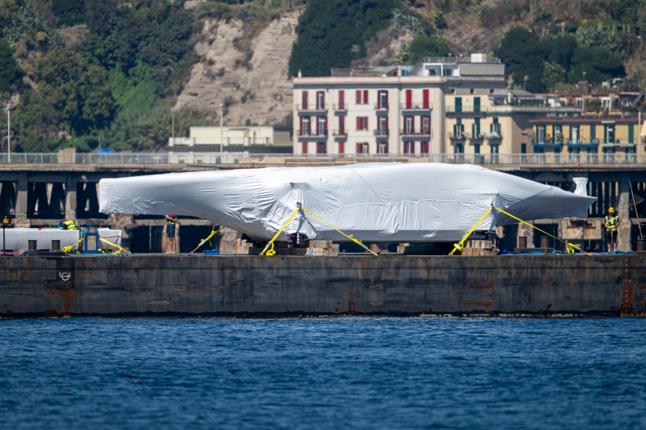 La Roche-Posay Racing Team Unveil The First Ac75 In Naples