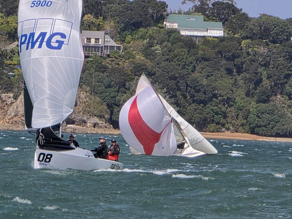 Breeze on. Dirty Circus and a bit on in the background for Slam Dunk. All in the 2026 Burnsco Elliott 5.9 Traveller Series at Russell. // Photo courtesy Elliott 5.9 Assn