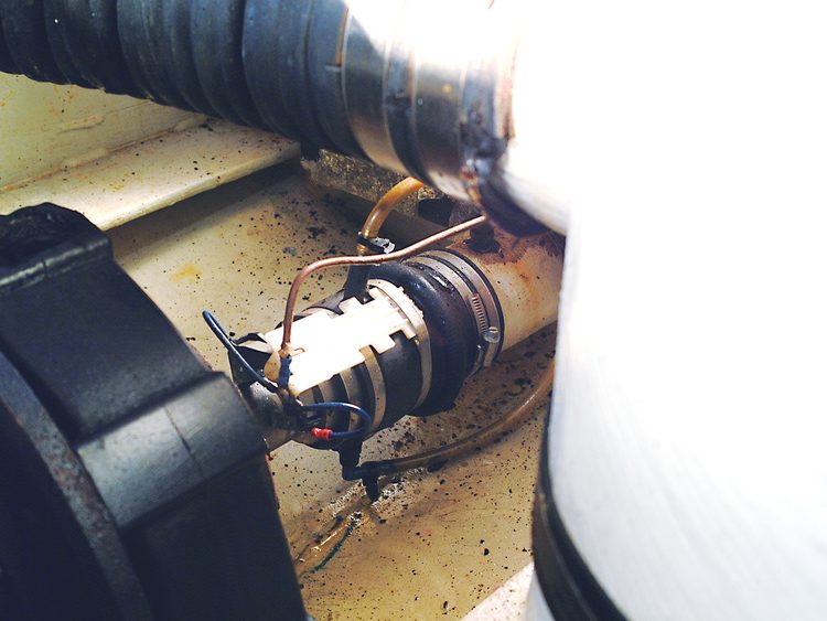If an ‘Electro-Eliminator’ is fitted, remove it by undoing the securing hose clip and disconnect the connecting cable.