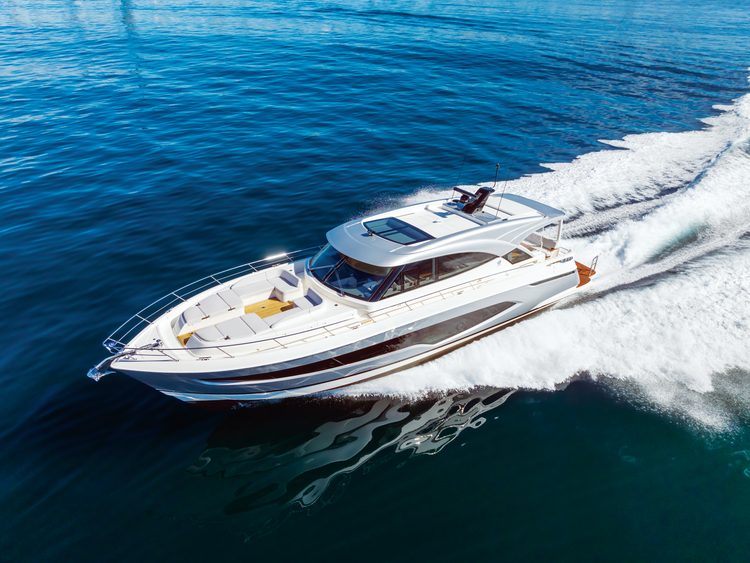 Riviera 6800 Sport Yacht PE Running.
