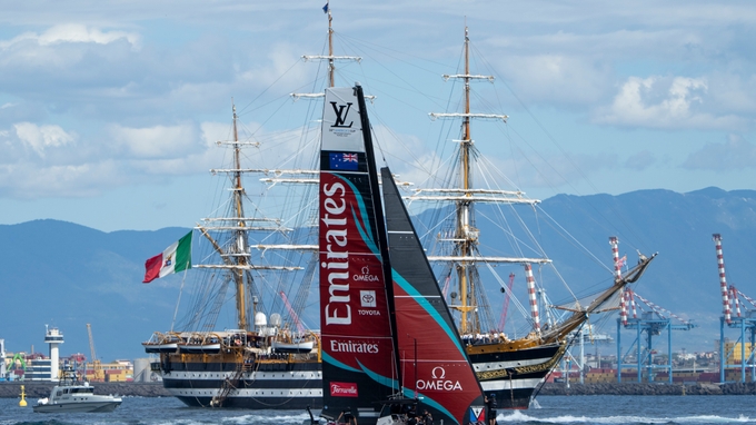 Arc Team Usa Score First But Luna Rossa 1 Shine To Lead Overnight