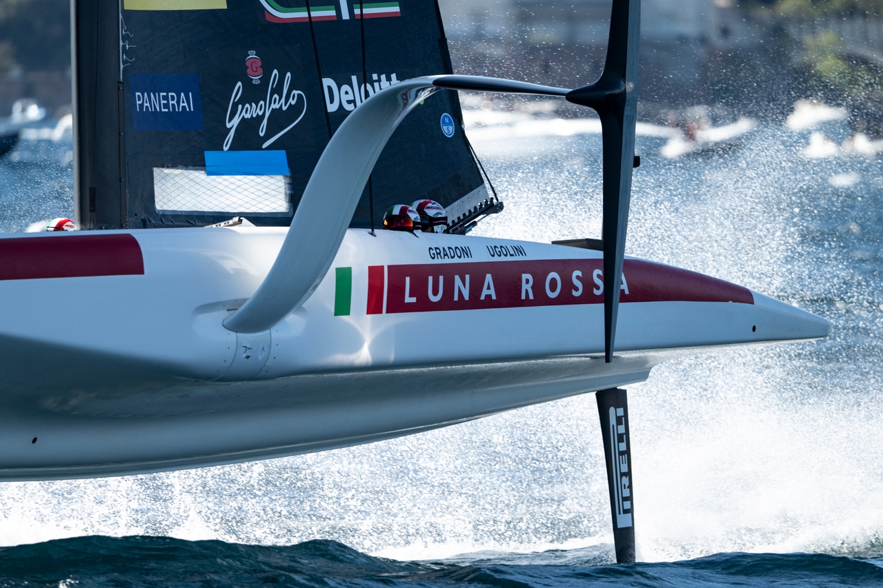 Intriguing And Outstanding Racing On The Bay Of Naples