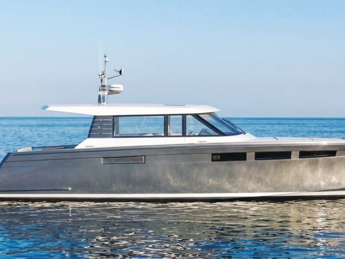13.5m Elite Express Sports Cruiser
