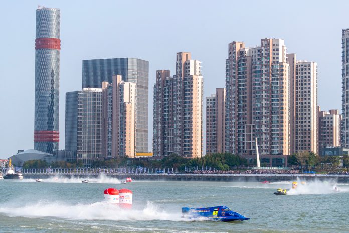 Photo credit: Mike Magnin / F1H2O