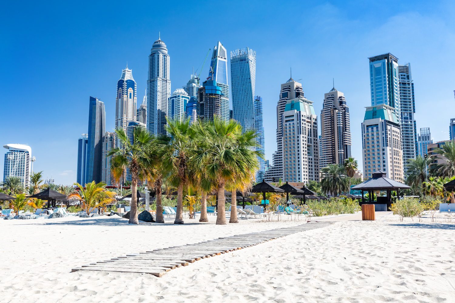 Maritimo Boating Destinations: Exploring Dubai’s Islands by Luxury Motor Yacht